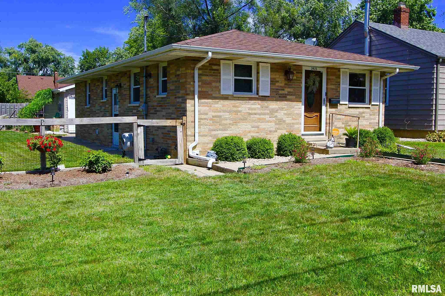 2423 W Callender Ave photo 1