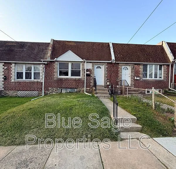 117 Ervin Ave — Photo 1