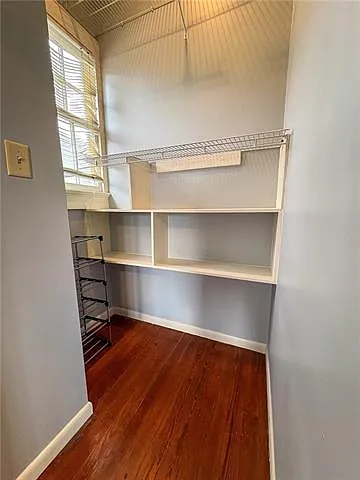 7816 S Claiborne Ave — Photo 8
