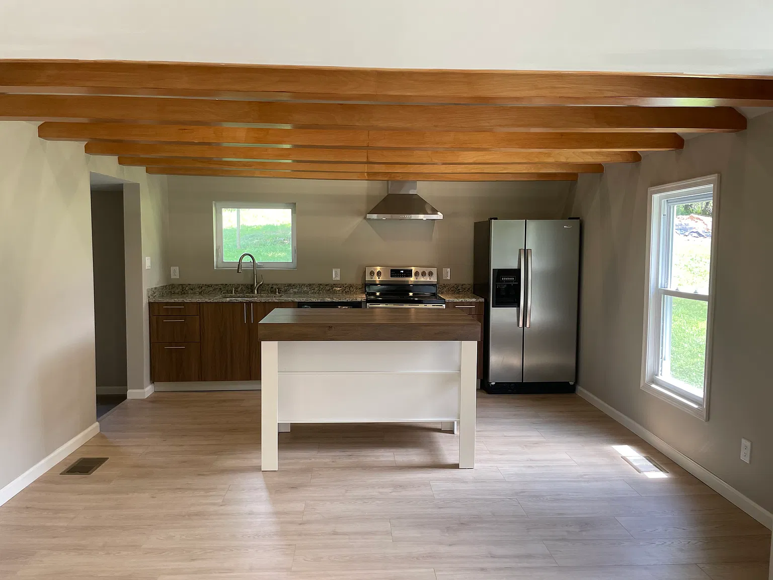 3 bed, 1092 sqft, $2,100 — Photo 3