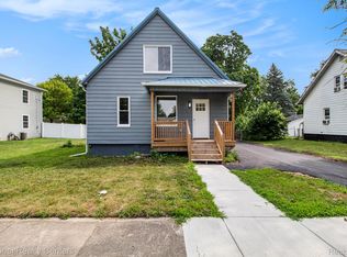 26256 Ypsilanti St, Flat Rock, MI 48134