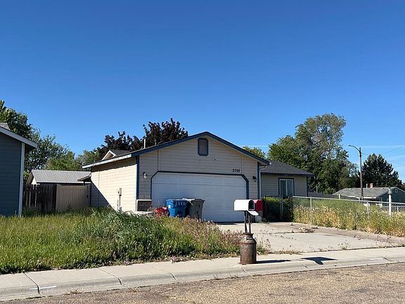 2nd image of 2705 Oak Pl