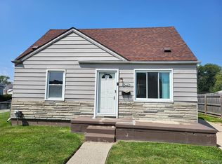 19229 Eastland St, Roseville, MI 48066