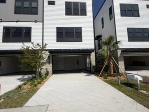 2054 Prudential Dr, Jacksonville, FL 32207
