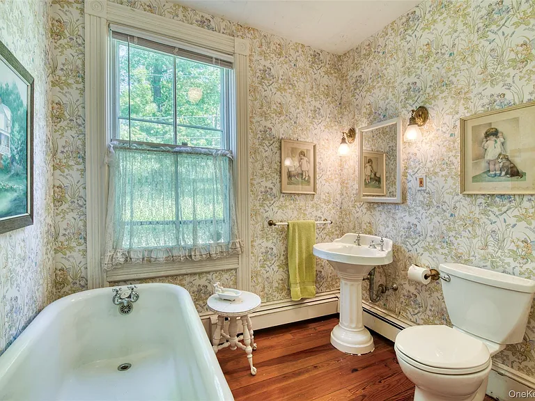 100 Maple Ln — Photo 10