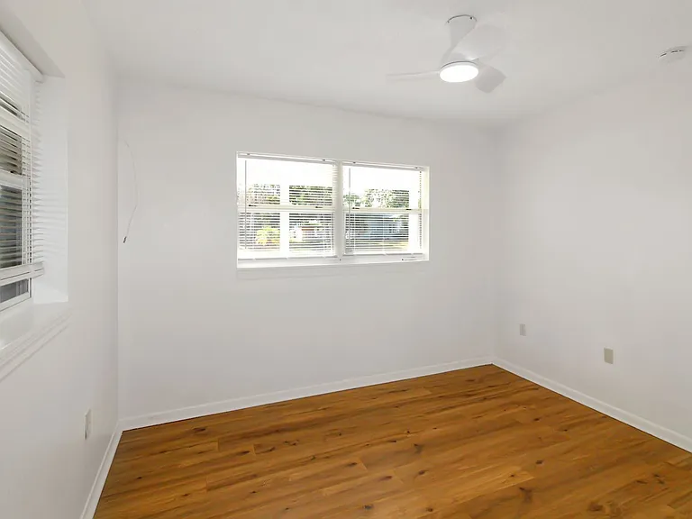 1612 Larchwood Dr — Photo 9