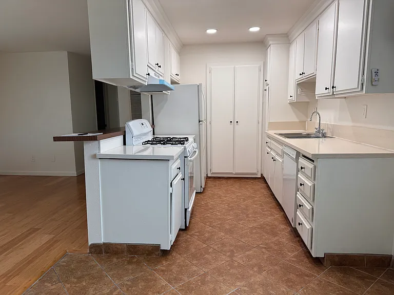 16912 S New Hampshire Ave #D — Photo 10