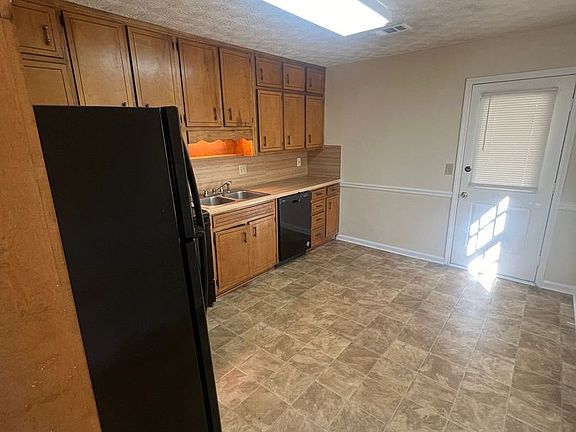 3rd image of 211-213 Scarlet Way