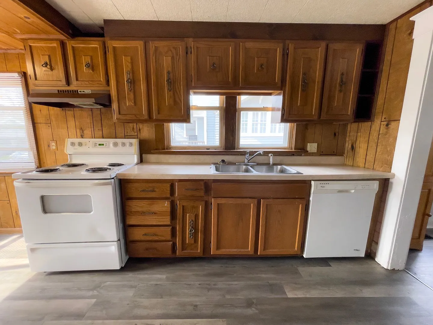 Preleasing For August! Convenient Campus Living | 4br With Fenced Yard & Covered Parking — Photo 1