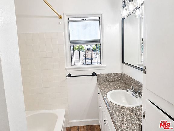 3rd image of 419 La Colina Dr APT 4