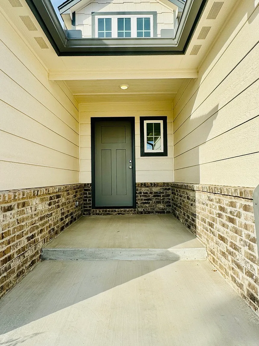 4 bed, 2097 sqft, $2,650 — Photo 3