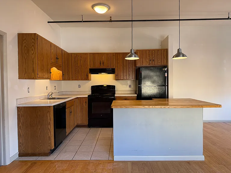 28 Ridge St #4 — Photo 4