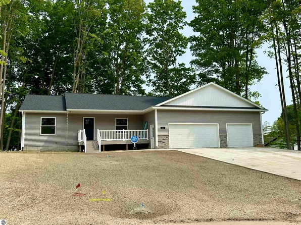 990 Birmley Estates Dr, Traverse City, MI 49696