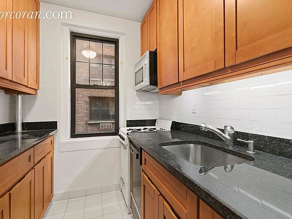 3rd image of 110 E 87th St APT 4D