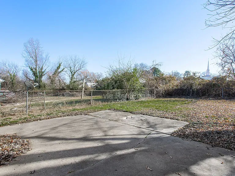 11 N Fern Ave — Photo 13