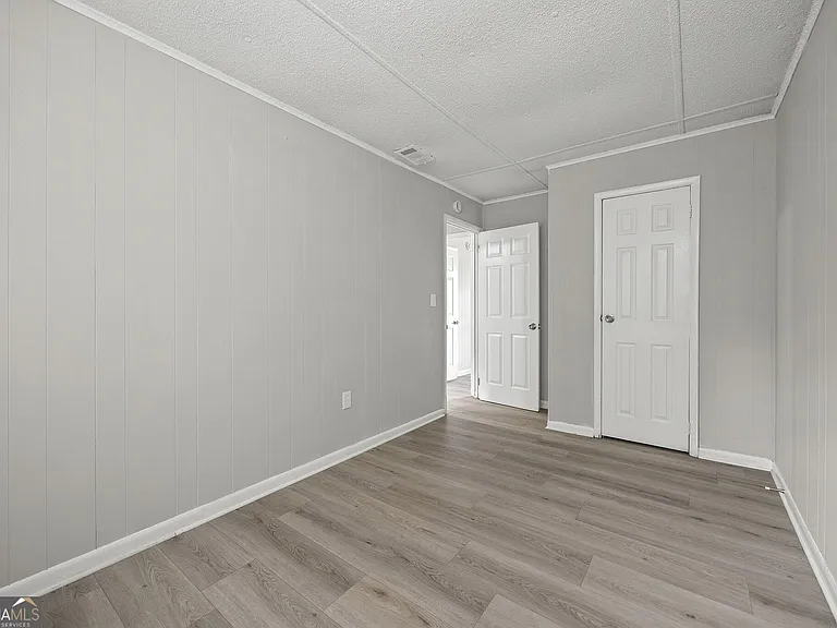 2830 Village Green Dr — Photo 5