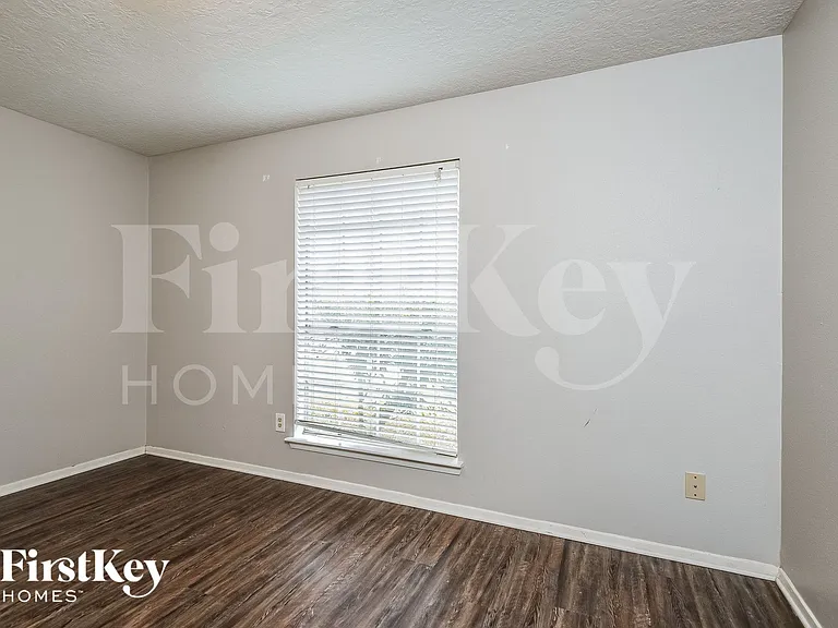 2718 N Brompton Dr — Photo 10
