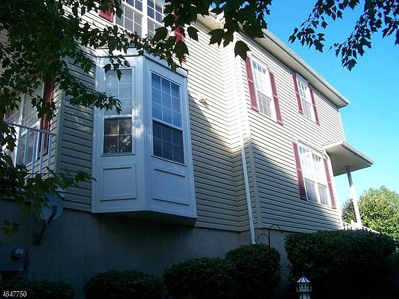 4th image of 27 Briar Ln