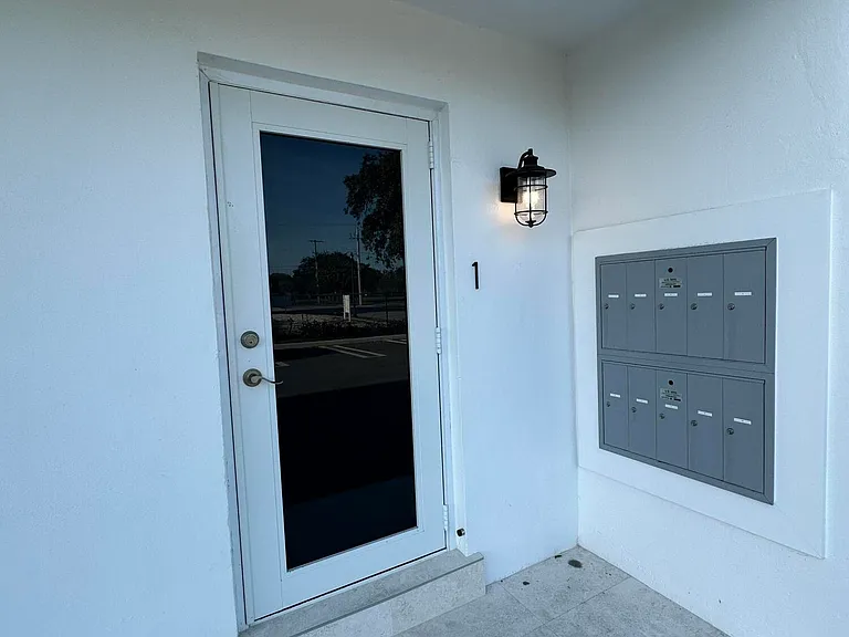 238 SE 1st Ave #10 — Photo 9