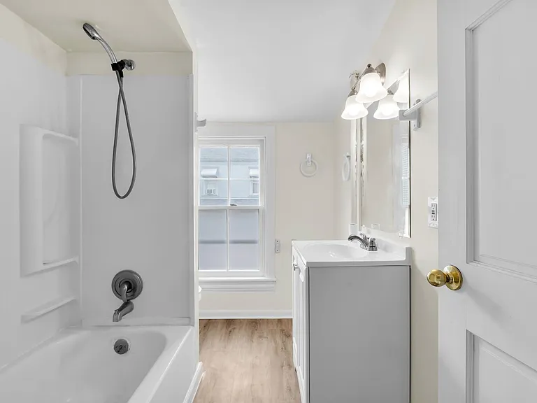 212 Peach St — Photo 14