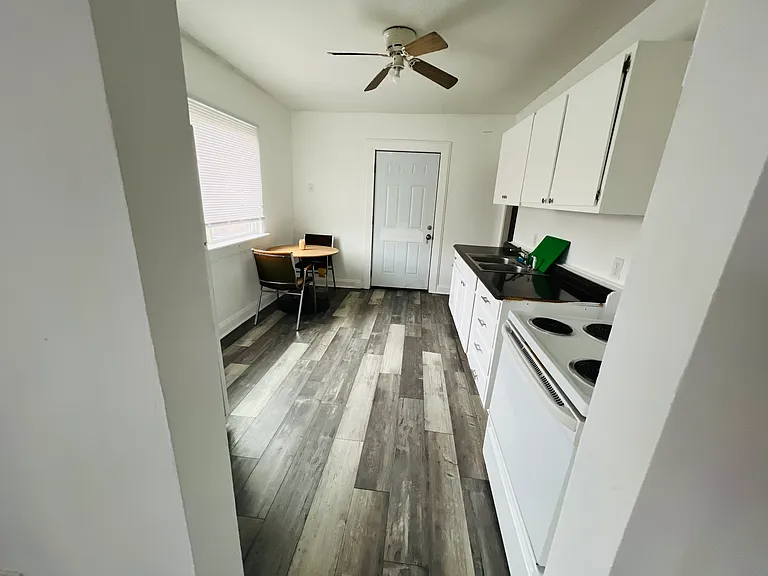 975 1/2 Campbell Ave #2 — Photo 16