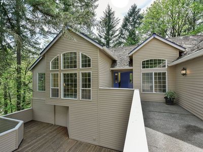 10833 S Southridge Dr, Portland, OR, 97219