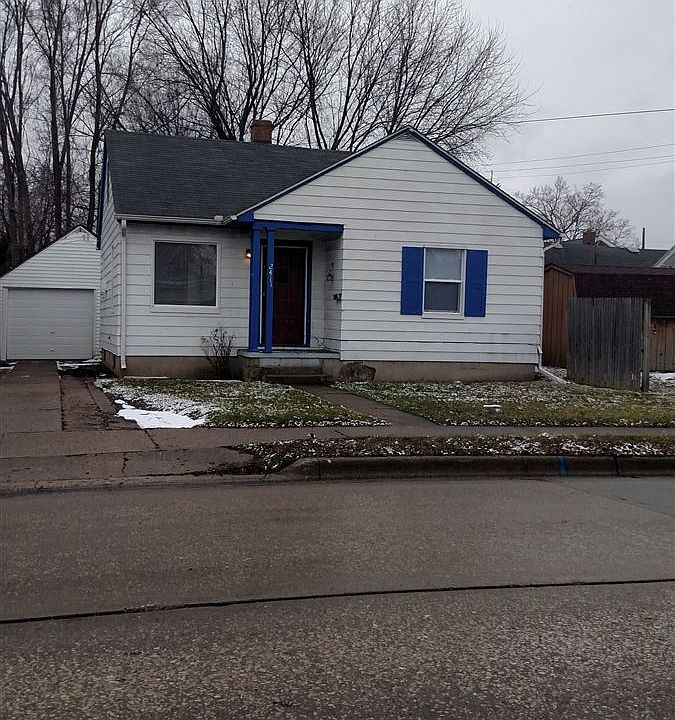 2411 Daveport with garage