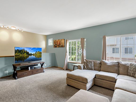 4th image of 322 Southwicke Dr