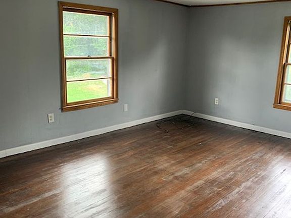 4th image of 463 N Forest St