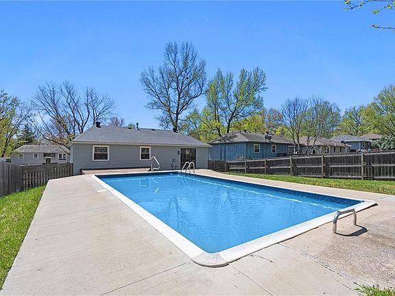 4th image of 2501 NW Kingsridge Dr
