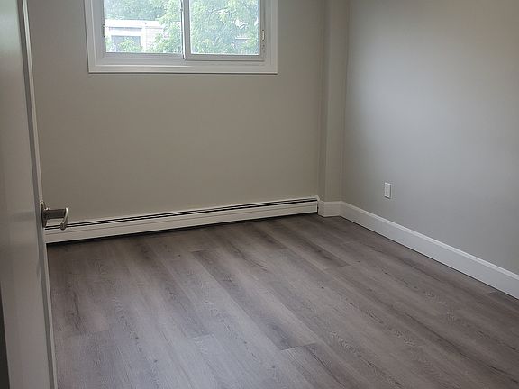 5th image of 772 Stirling Ave S #107