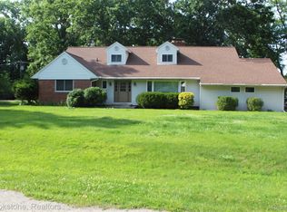 4440 Marquis Ln, Bloomfield Hills, MI 48301