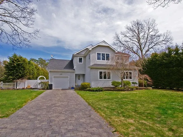 90 Sea Breeze Ave, Westhampton, NY 11977
