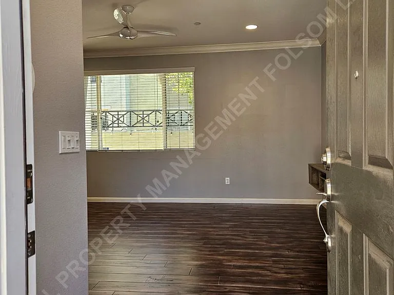 104 Rodin Ln — Photo 4