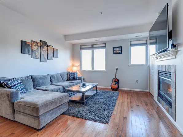 2951 W Riverwalk Cir, Littleton, CO 80123