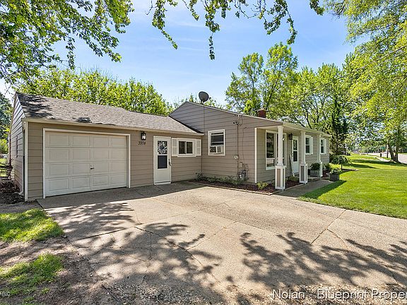 3rd image of 3974 Burlingame Ave SW