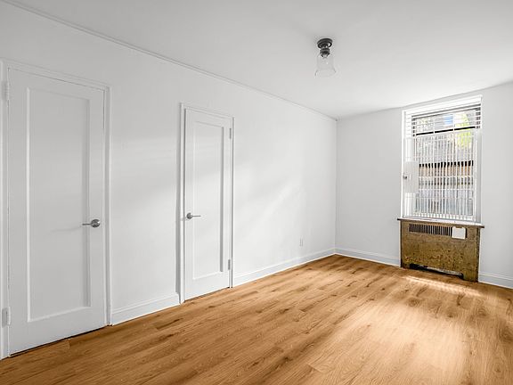 5th image of 30 Greenwich Ave #Gfb