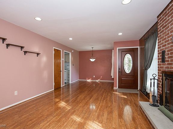 4th image of 9160 Newkirk Dr