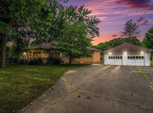 56859 Sundown Rd, South Bend, IN 46619