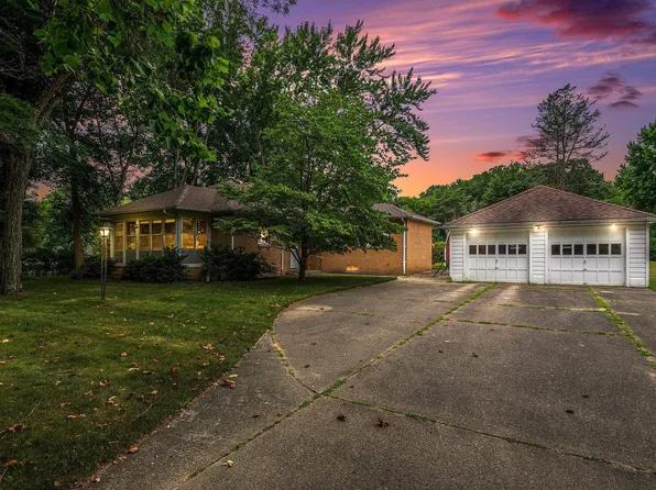 56859 Sundown Rd, South Bend, IN 46619