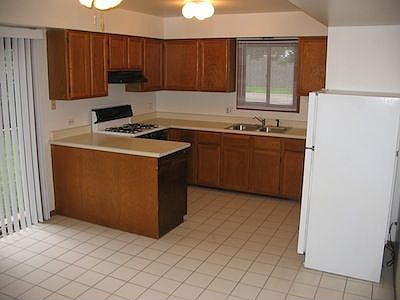 2nd image of 3242 7th St