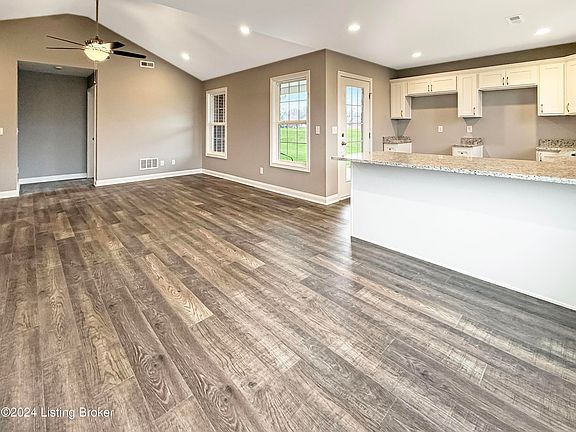 3rd image of 124B Lanai Dr