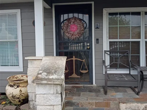104 E 33rd St, Houston, TX 77018