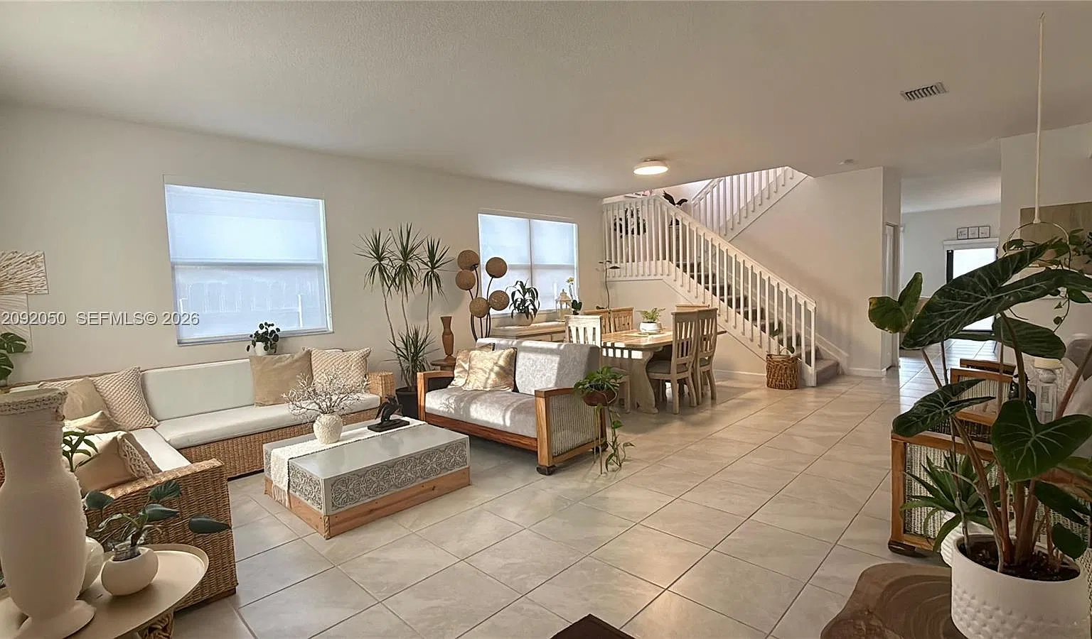 3 bed, 2.5 bath, 2465 sqft, $4,000 — Photo 1