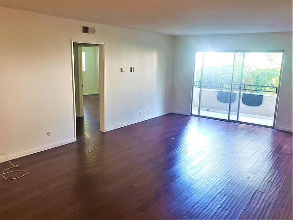 3rd image of 150 N Clark Dr APT 1