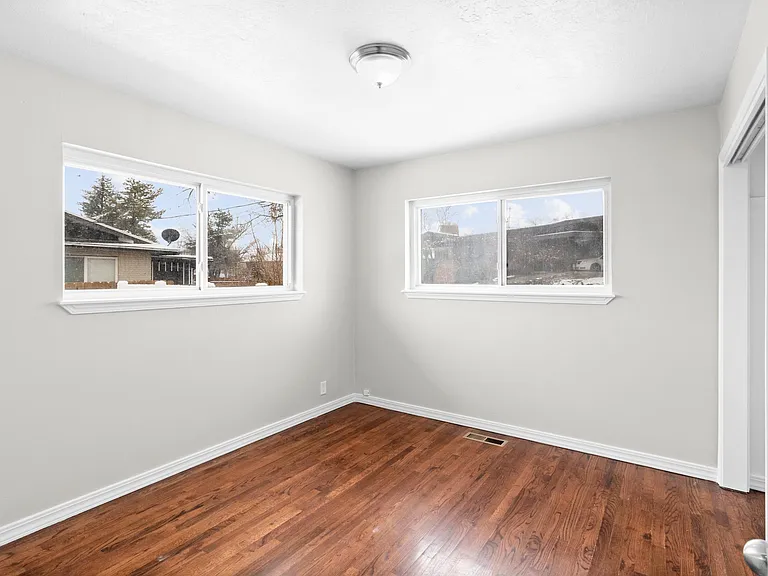 4264 S 1100 E — Photo 20