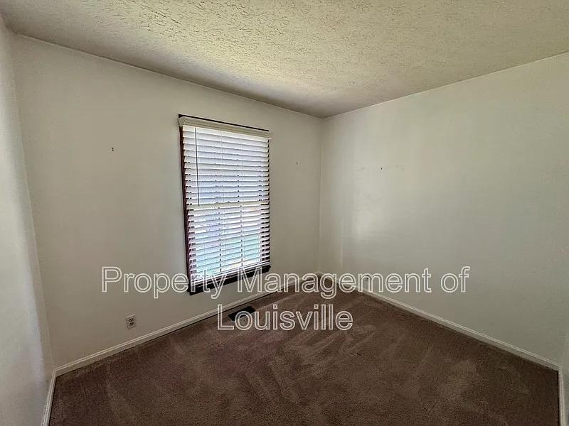 3 bed, 1.0 bath, 1100 sqft, $1,595 — Photo 4