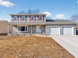 4820 Lindbergh Dr, Bettendorf, IA 52722