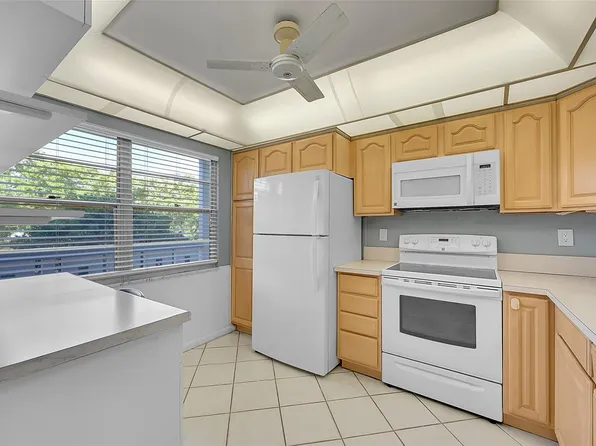 3002 Portofino Isle #J2, Coconut Creek, FL 33066
