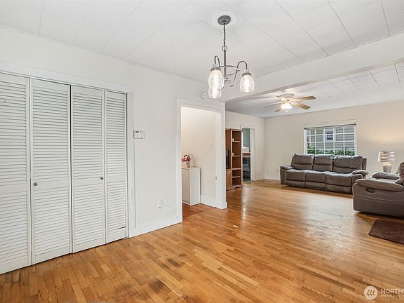 5th image of 1005 S Alder Street